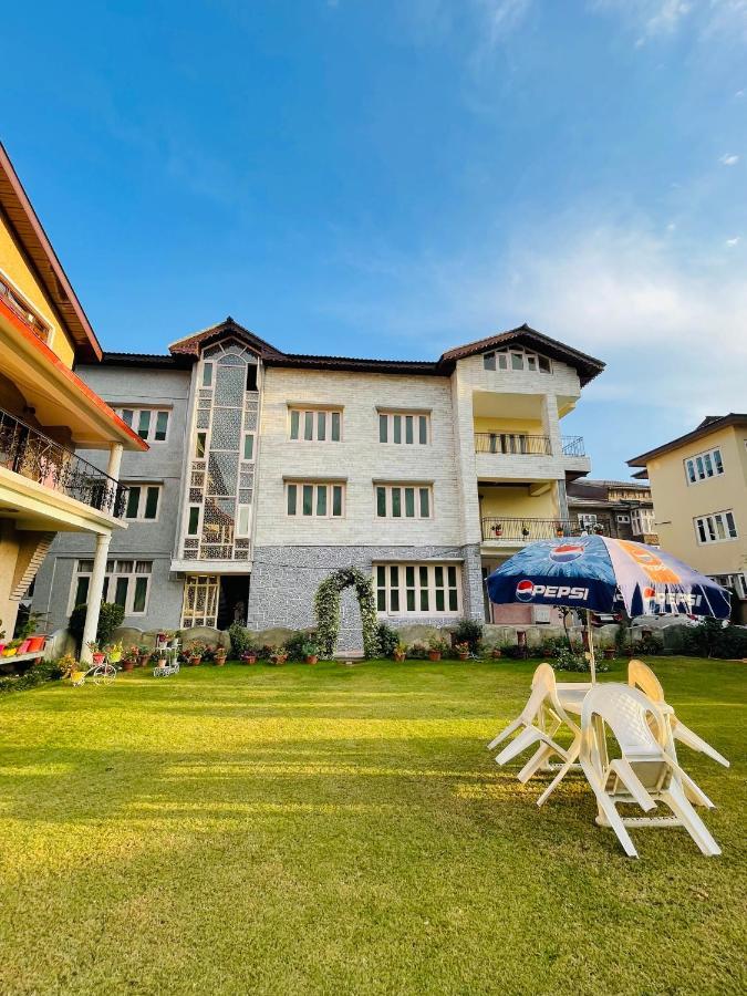 The Khayabaan - Luxurious Home Stay Away From Home Srīnagar Exterior foto