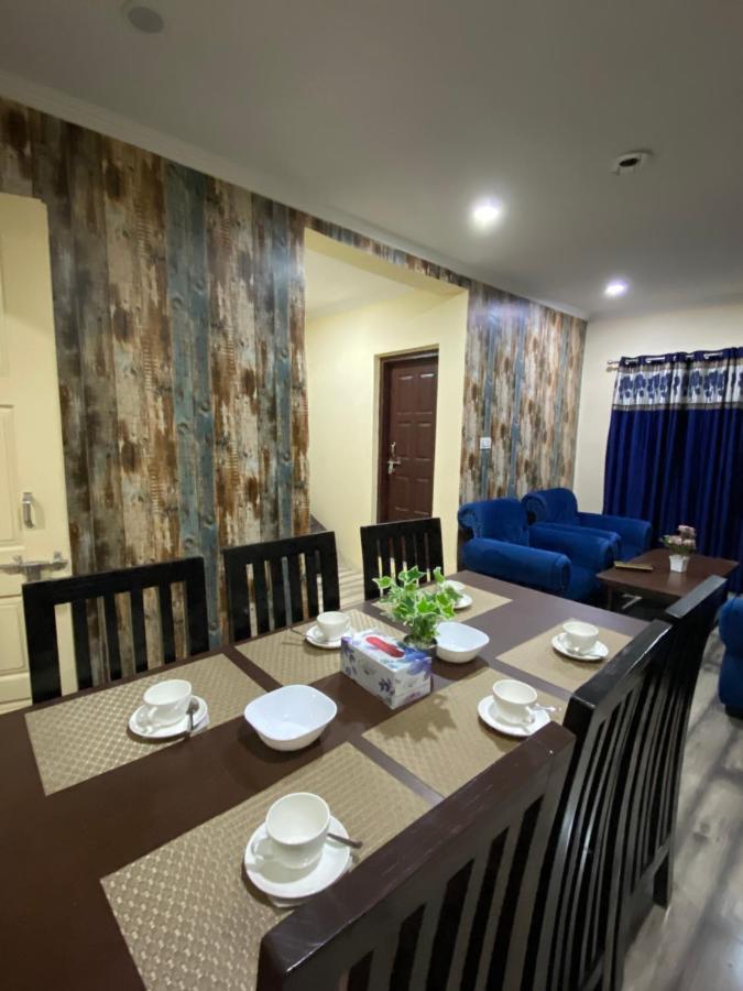 The Khayabaan - Luxurious Home Stay Away From Home Srīnagar Exterior foto