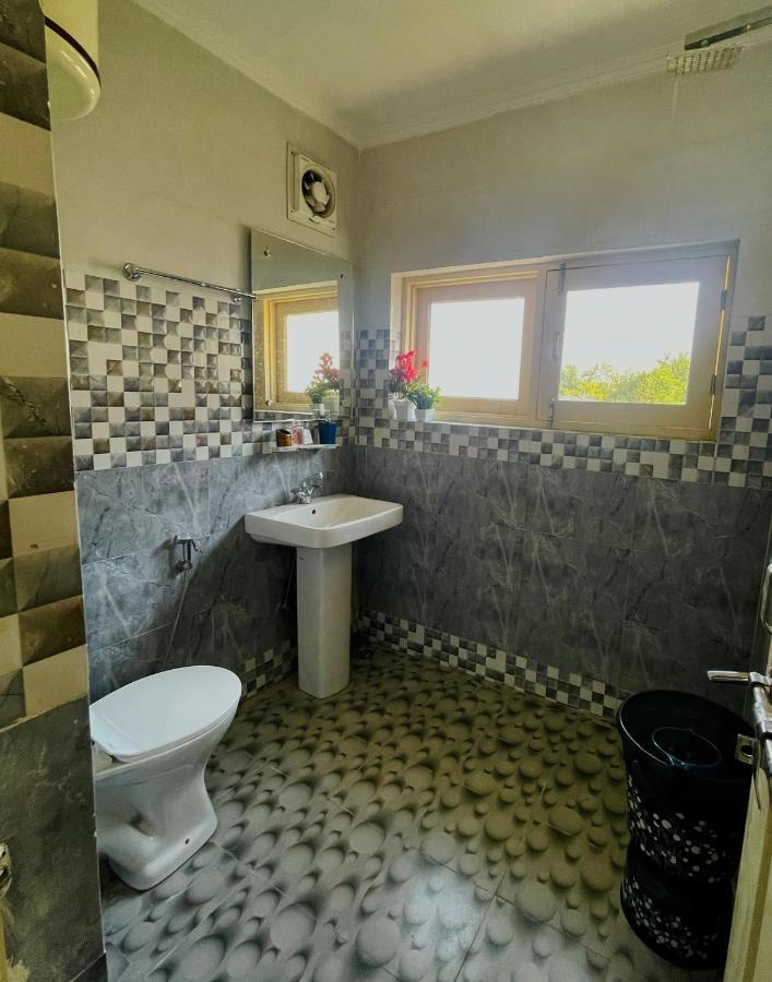 The Khayabaan - Luxurious Home Stay Away From Home Srīnagar Exterior foto