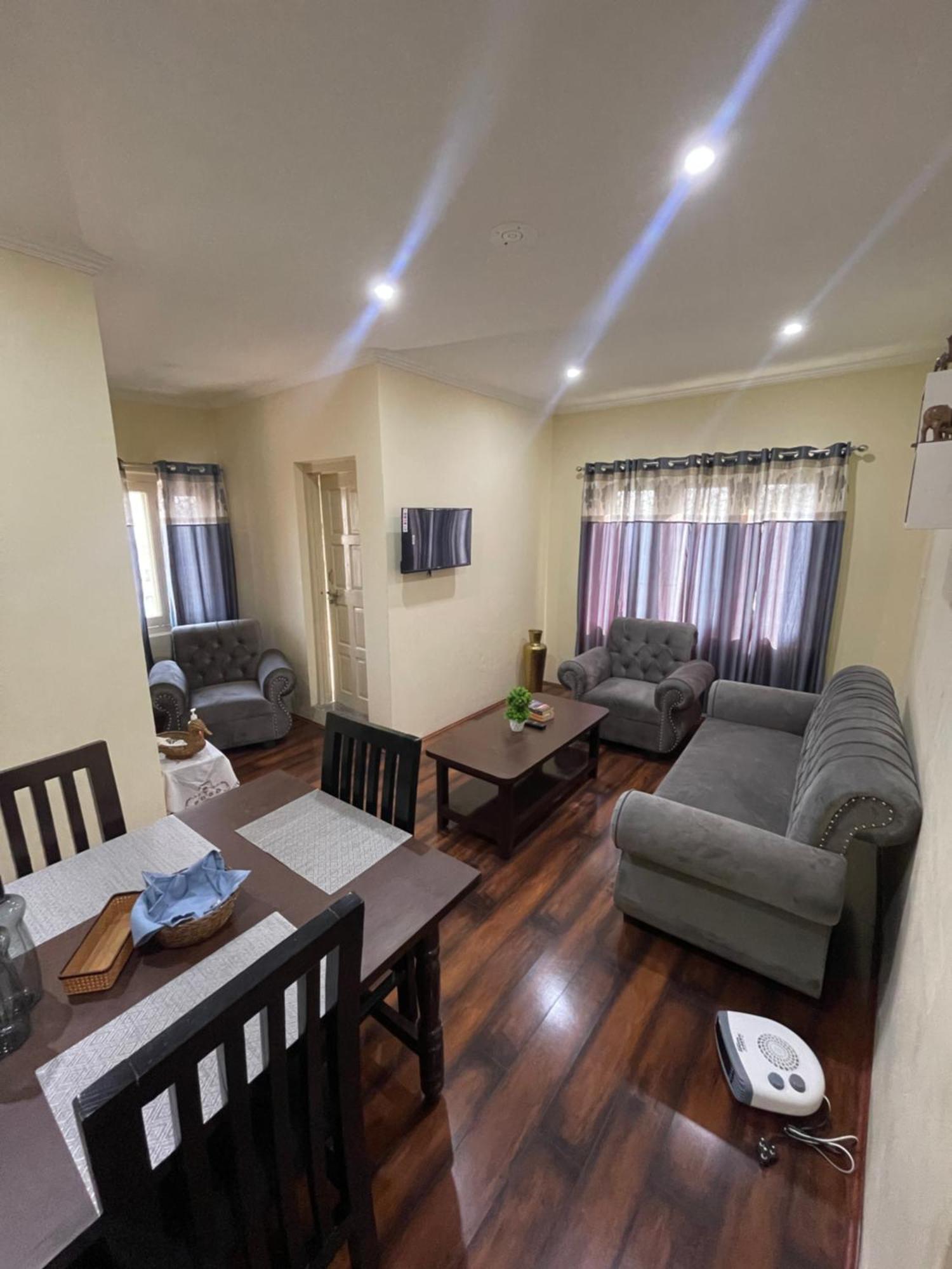 The Khayabaan - Luxurious Home Stay Away From Home Srīnagar Exterior foto