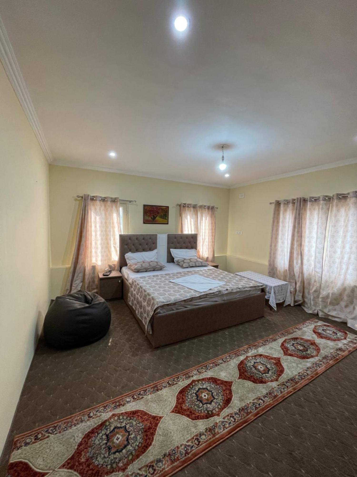 The Khayabaan - Luxurious Home Stay Away From Home Srīnagar Exterior foto