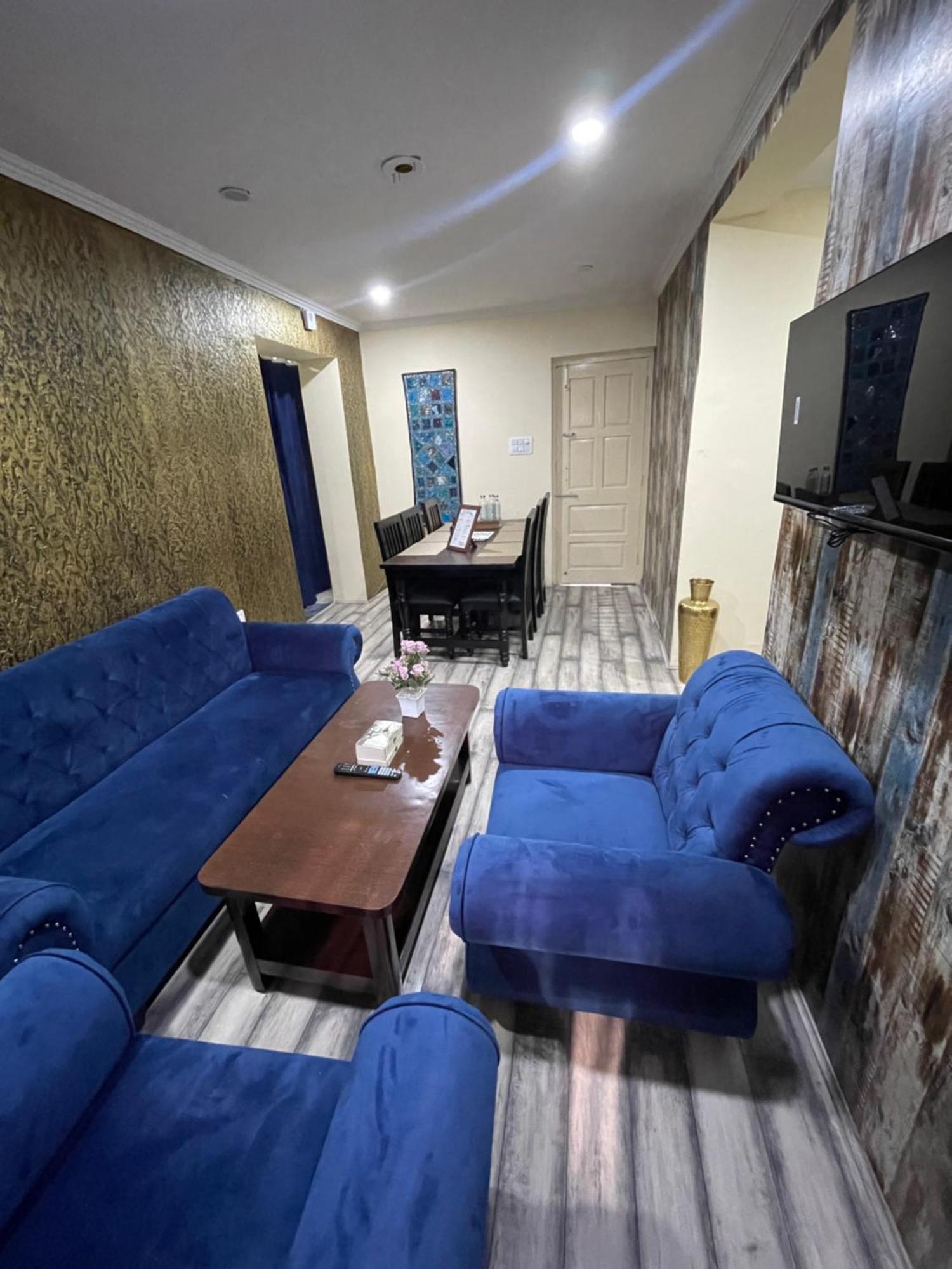 The Khayabaan - Luxurious Home Stay Away From Home Srīnagar Exterior foto