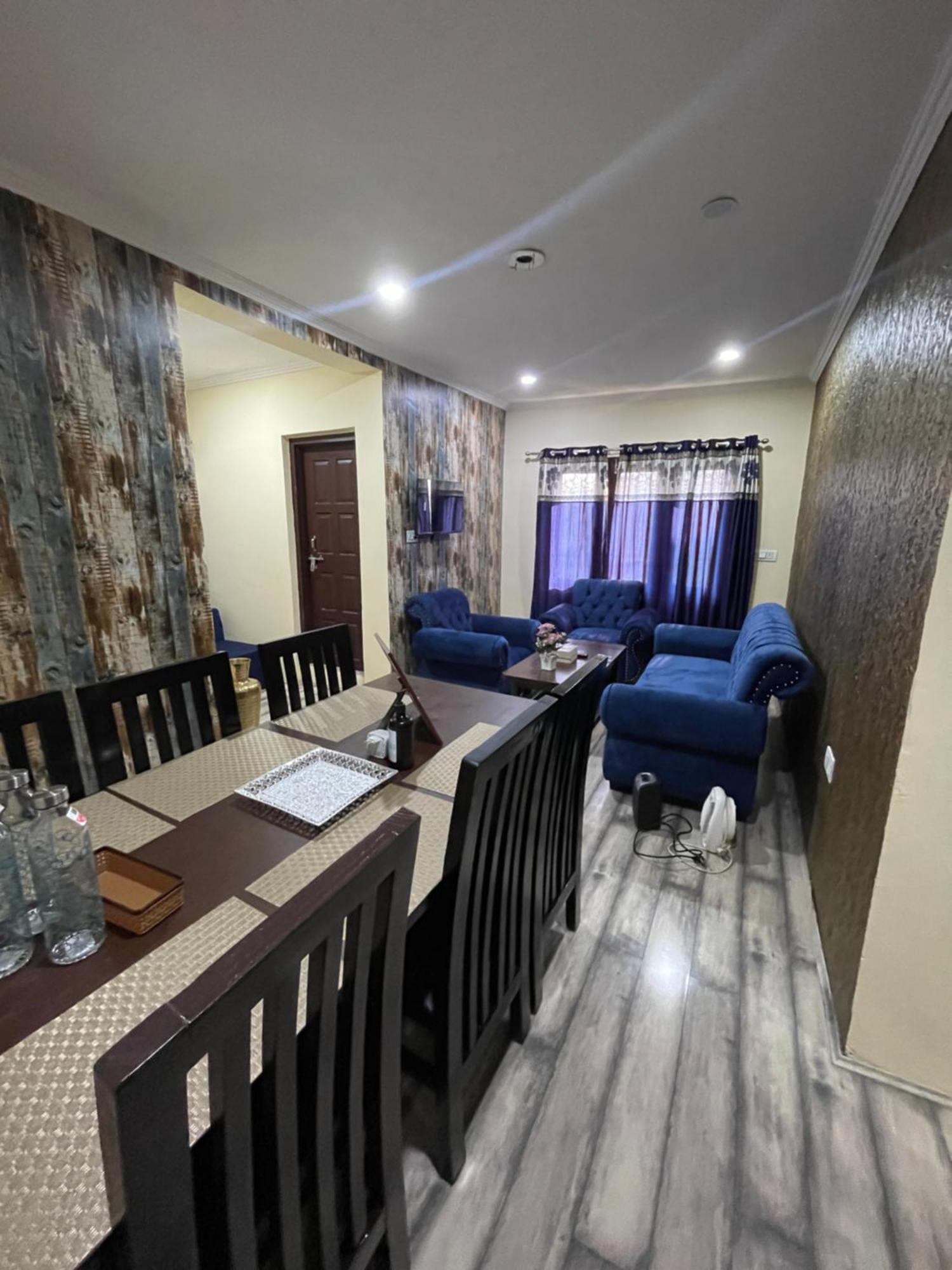 The Khayabaan - Luxurious Home Stay Away From Home Srīnagar Exterior foto