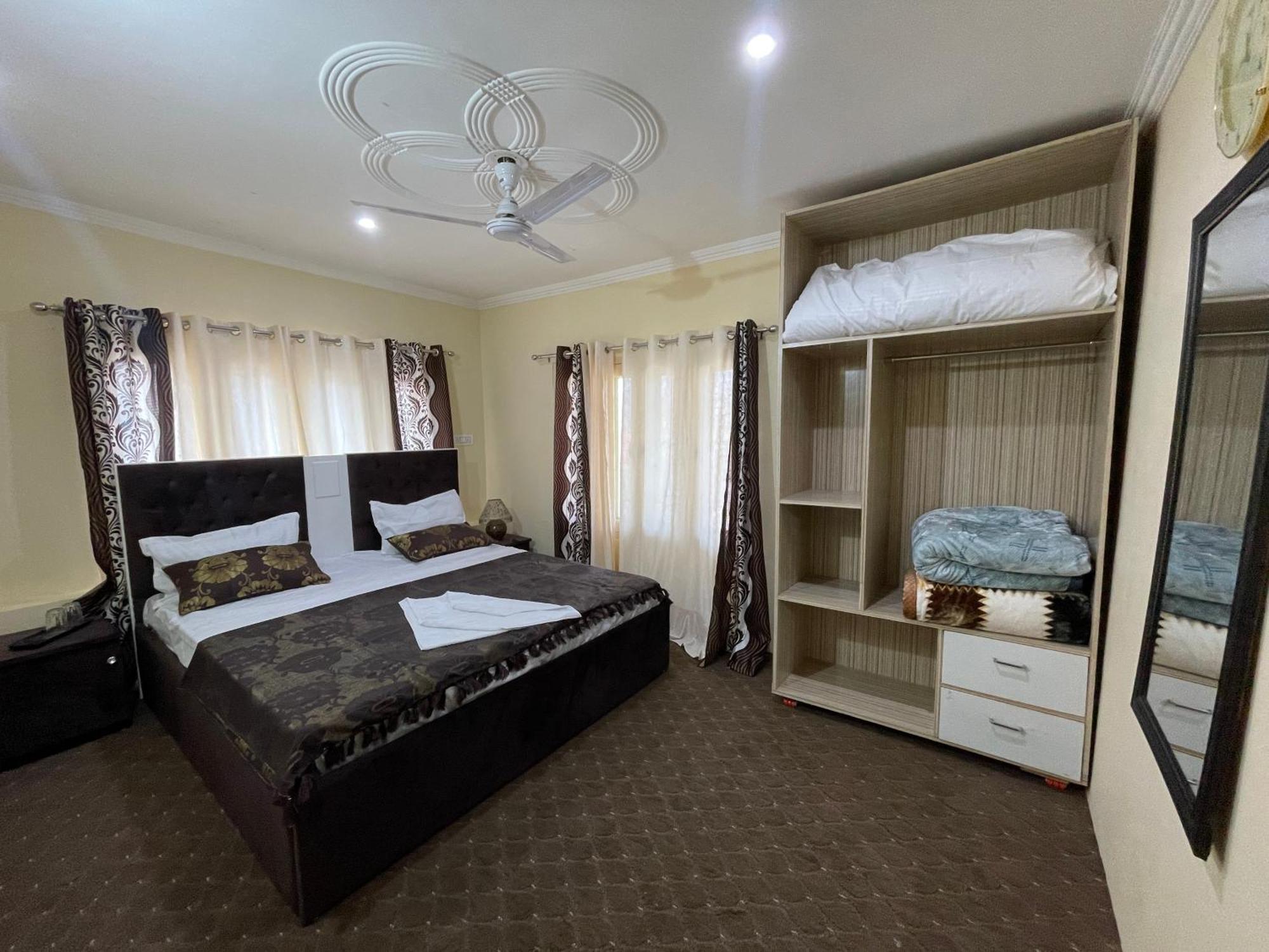 The Khayabaan - Luxurious Home Stay Away From Home Srīnagar Exterior foto
