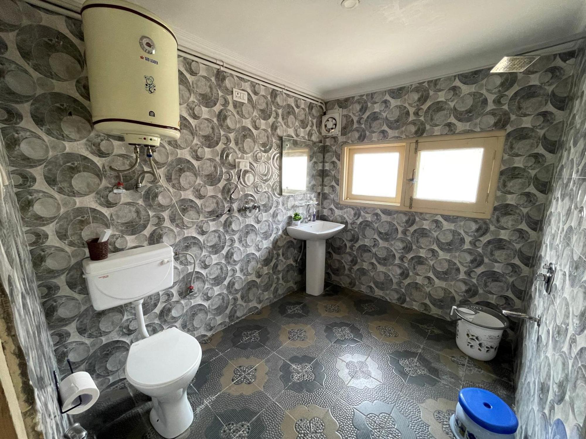 The Khayabaan - Luxurious Home Stay Away From Home Srīnagar Exterior foto