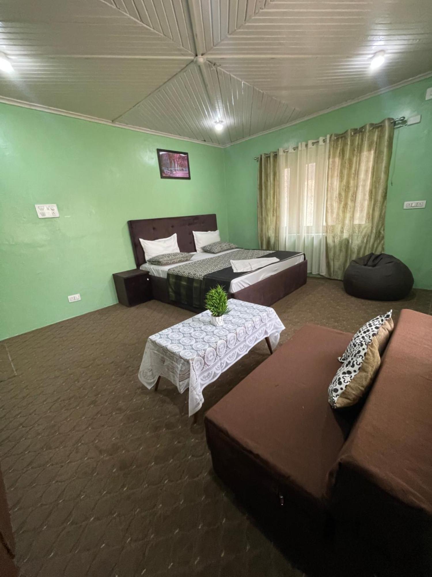 The Khayabaan - Luxurious Home Stay Away From Home Srīnagar Quarto foto