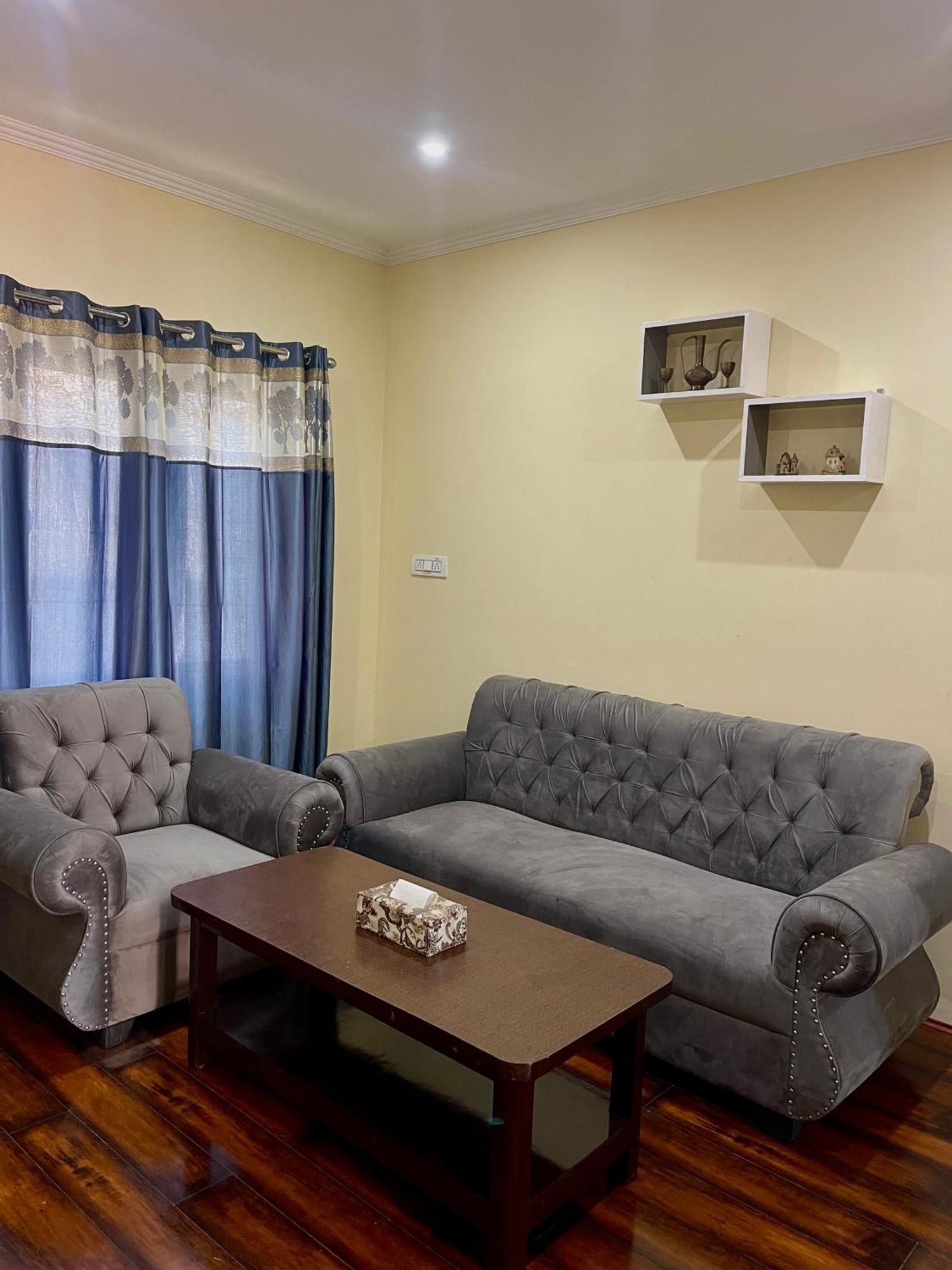 The Khayabaan - Luxurious Home Stay Away From Home Srīnagar Quarto foto